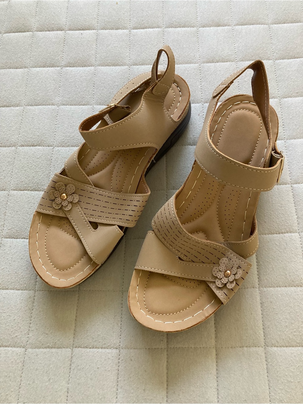 Women’s Tan Floral Accent Slingback Sandals